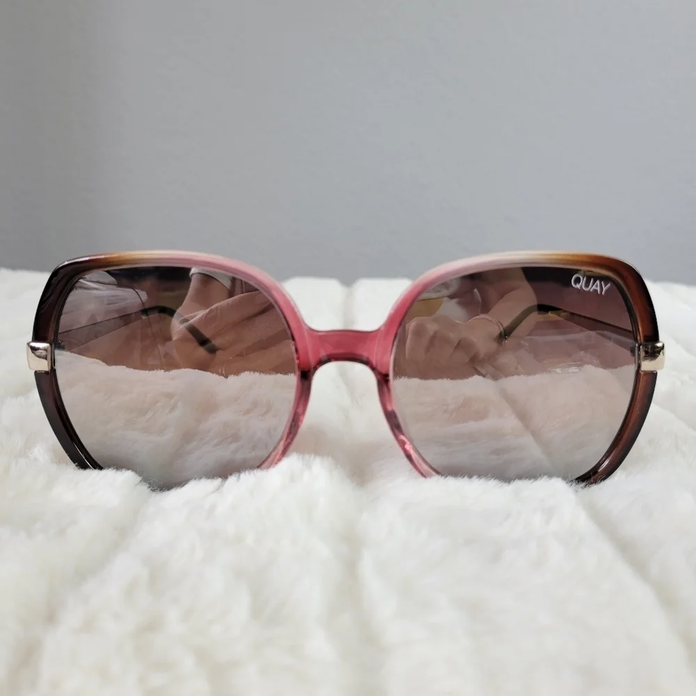 QUAY // ltd ed chrissy teigen retro-glam brown pink frames brown flash lens